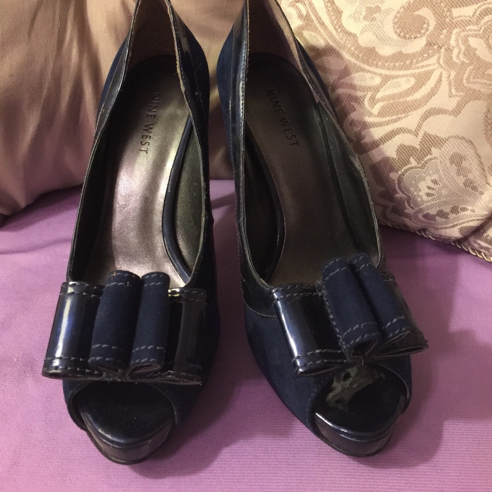 Nine West navy heels with bow